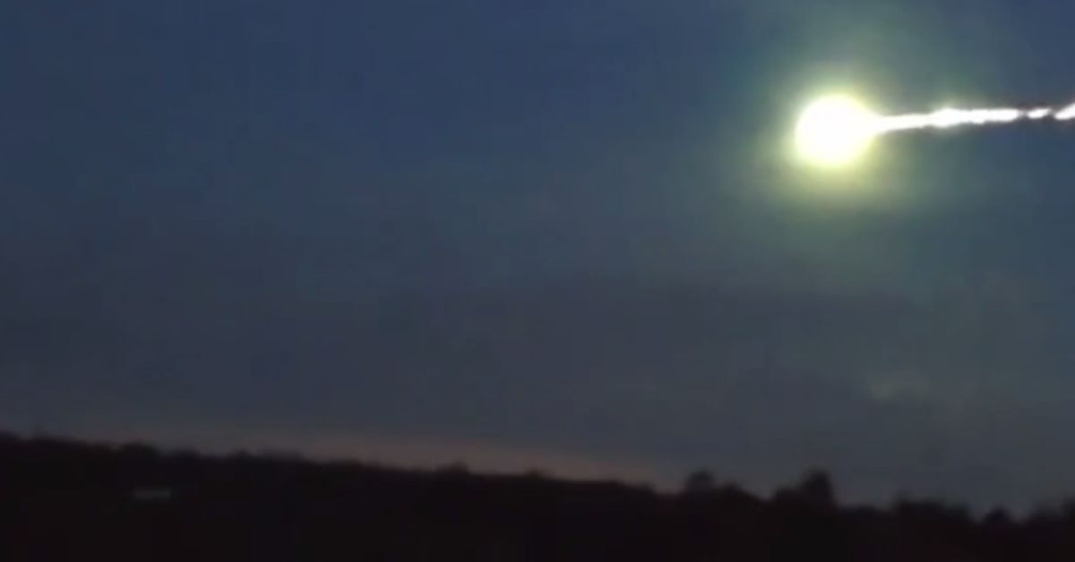 В небе над Москвой сгорел кусок космического мусора