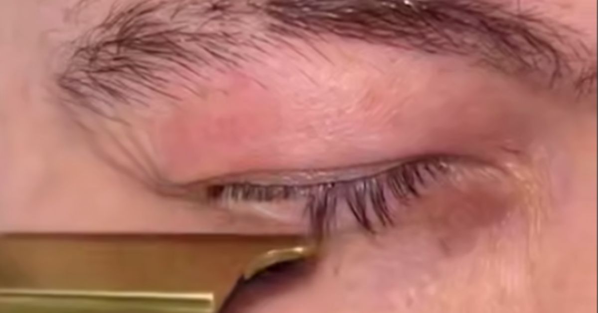 Ой, что это?! Мужик сбривает себе ресницы! Зачем? А это мода теперь такая...