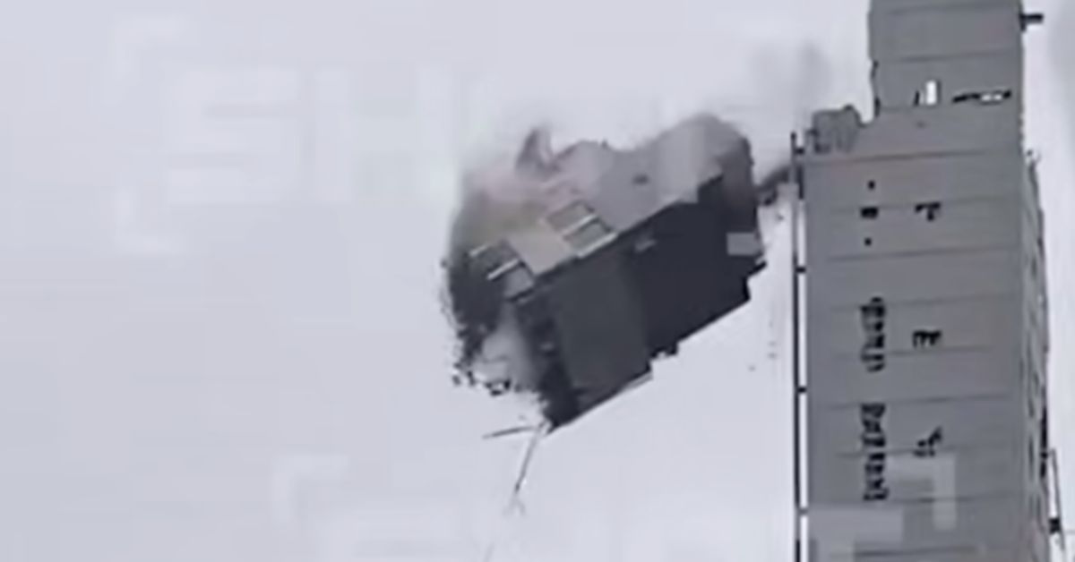 Подмосковный Красногорск: обрушение горнолыжного комплекса онлайн. Есть жертвы среди людей...