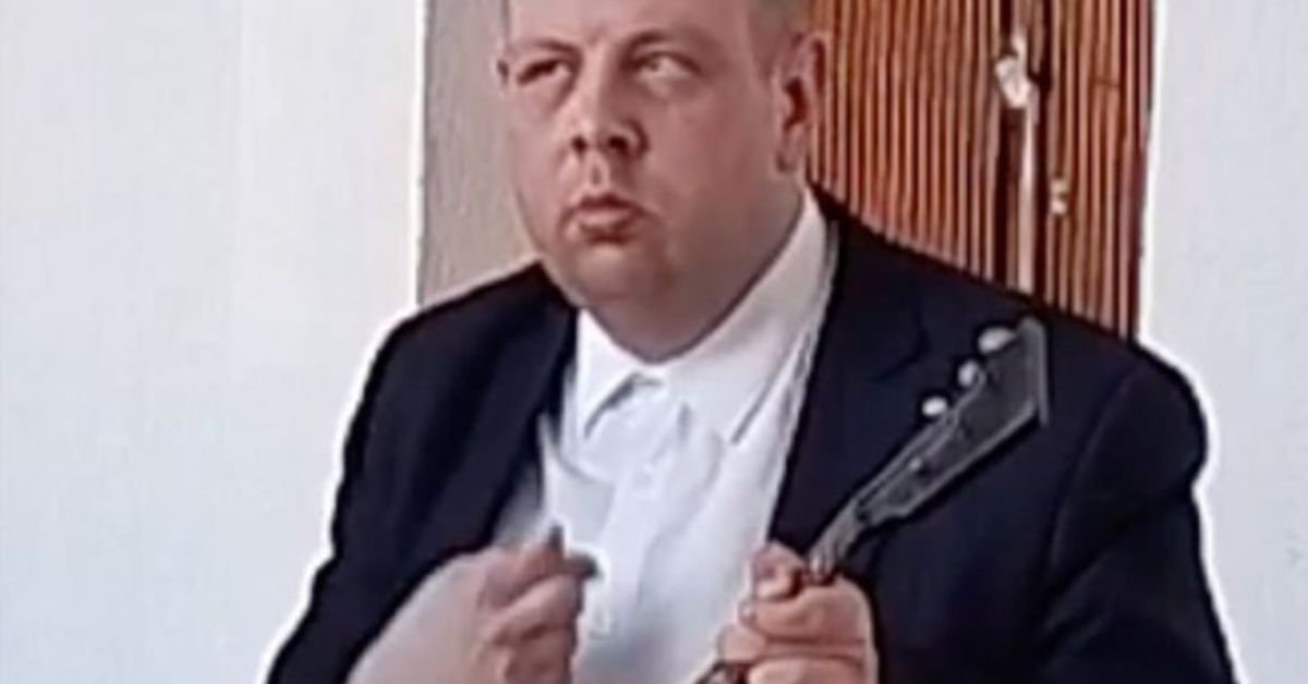 Играл на балалайке и любил придушивать детей: в Екатеринбурге задержан маньяк