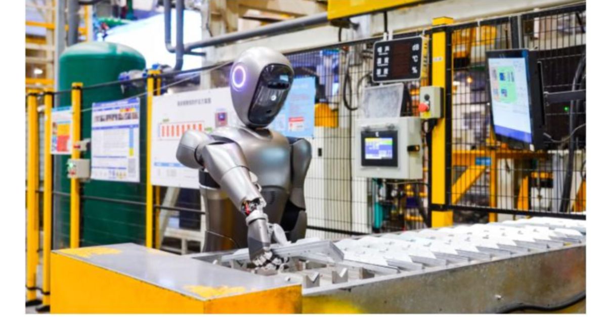 Китай: роботы вовсю заменяют дизайнеров и портовых рабочих