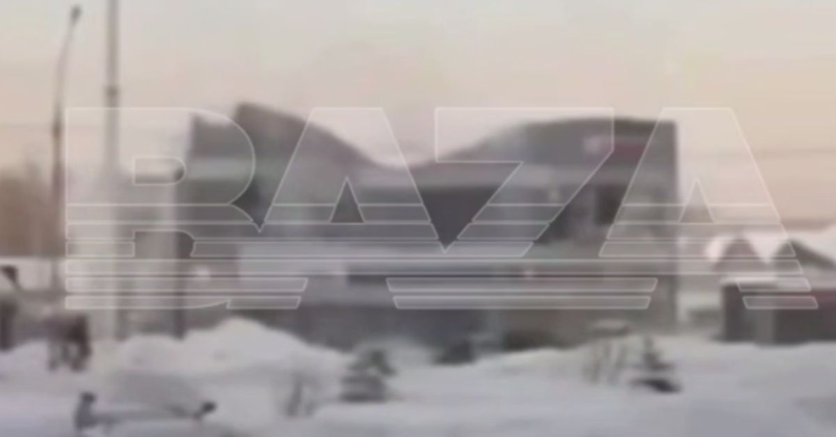 Ой, что это?! Крыша торгового центра в Новосибирске рушится под тяжестью снега