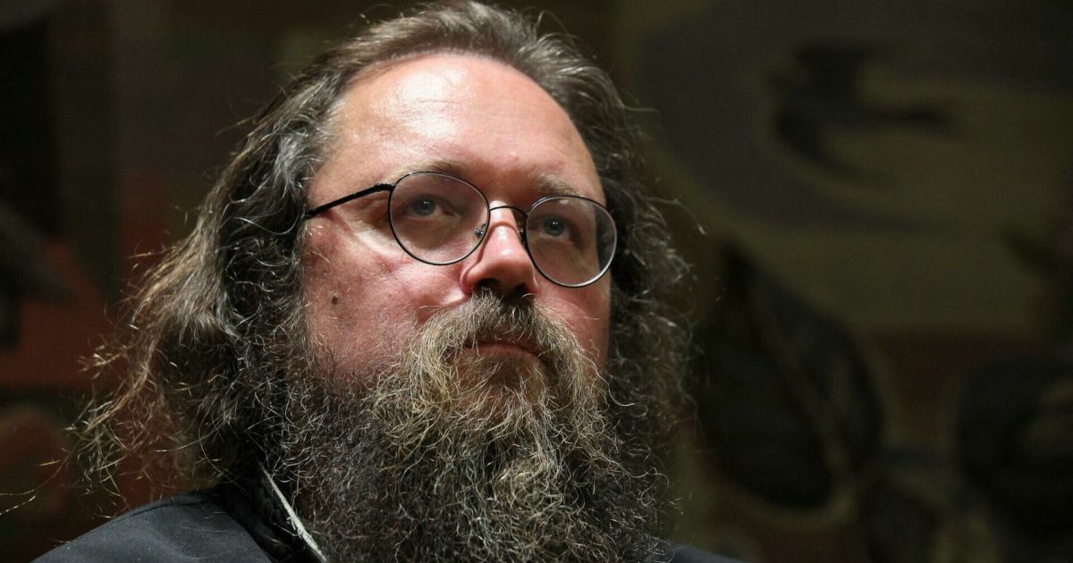 Центр мирового православия восстановил российского священника-иноагента в духовном сане
