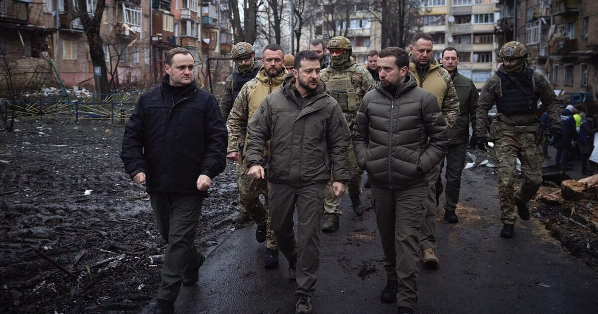 Зеленский оптом уволил всех военкомов Украины. Каковы последствия?