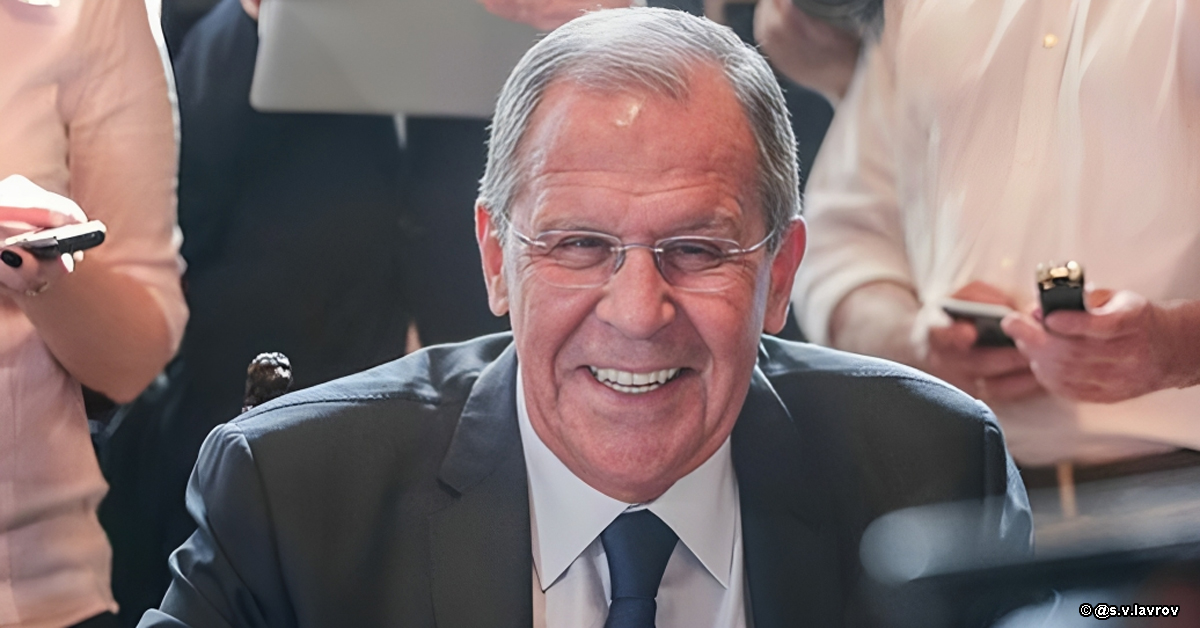 Сергей Лавров назвал российско-украинскую СВО — «войной». Обычных россиян за такое садят в тюрьму